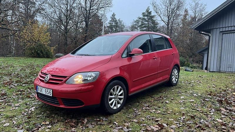 Röd Begagnad 2007 VW Golf Plus Cross Trendline Minibuss | 15 000 kr (Superpris) - Bild 1/4