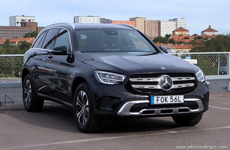 Svart samma som bilen Begagnad 2022 Mercedes GLC300e SUV | 449 500 kr (Marknadspris) - Bild 1/4