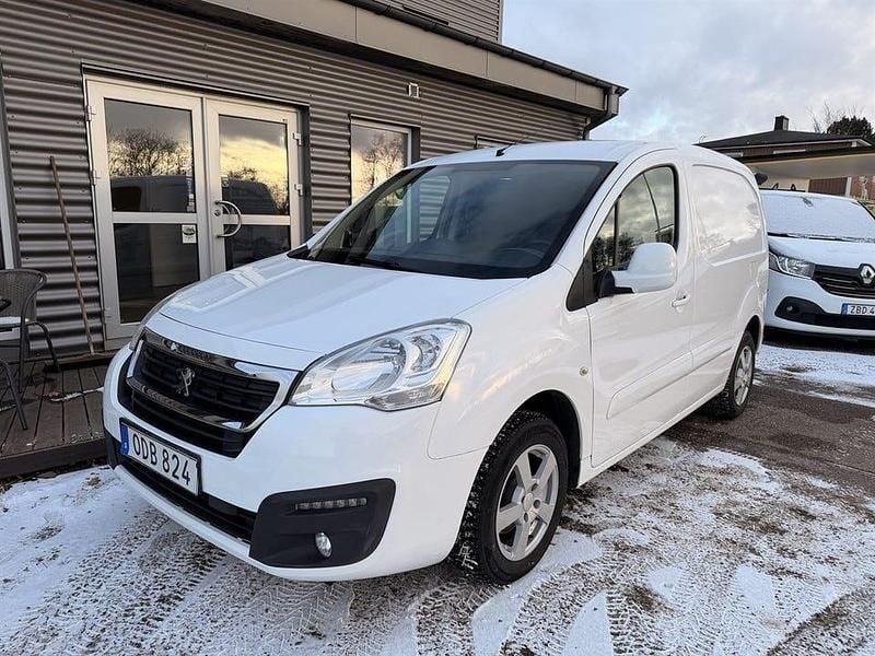 Vit Begagnad 2016 Peugeot Partner Minibuss | 84 000 kr (Marknadspris) - Bild 1/4