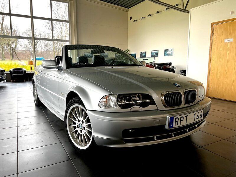 Grå Begagnad 2000 BMW 323 Cabriolet Cab | 109 000 kr (Marknadspris) - Bild 1/4