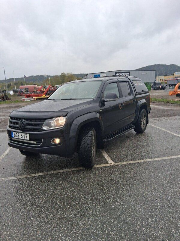 Svart Begagnad 2014 VW Amarok Highline Pickup | 159 000 kr (Marknadspris) - Bild 1/4