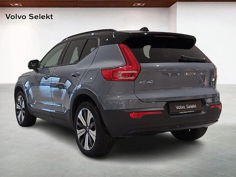Begagnad Volvo XC40 Core 175 kW (238 HK) 2023 Grå SUV