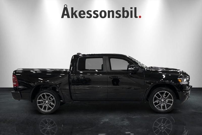 Begagnad RAM 1500 401 HK (294 kW) 2019 Svart Pickup