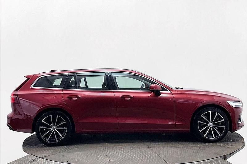 Röd Begagnad 2023 Volvo V60 Plus Kombi | 449 900 kr (Marknadspris) - Bild 1/3