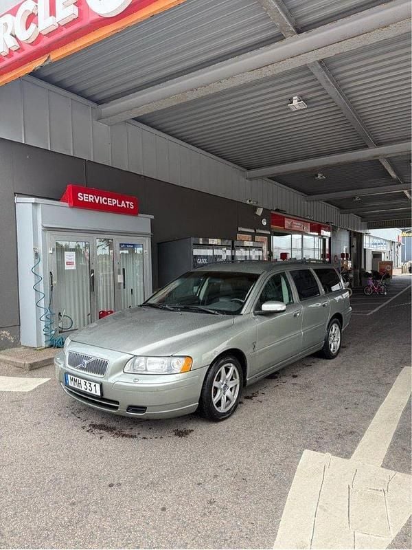 Grön Begagnad 2007 Volvo V70 Kinetic Kombi | 36 000 kr (Marknadspris) - Bild 1/4
