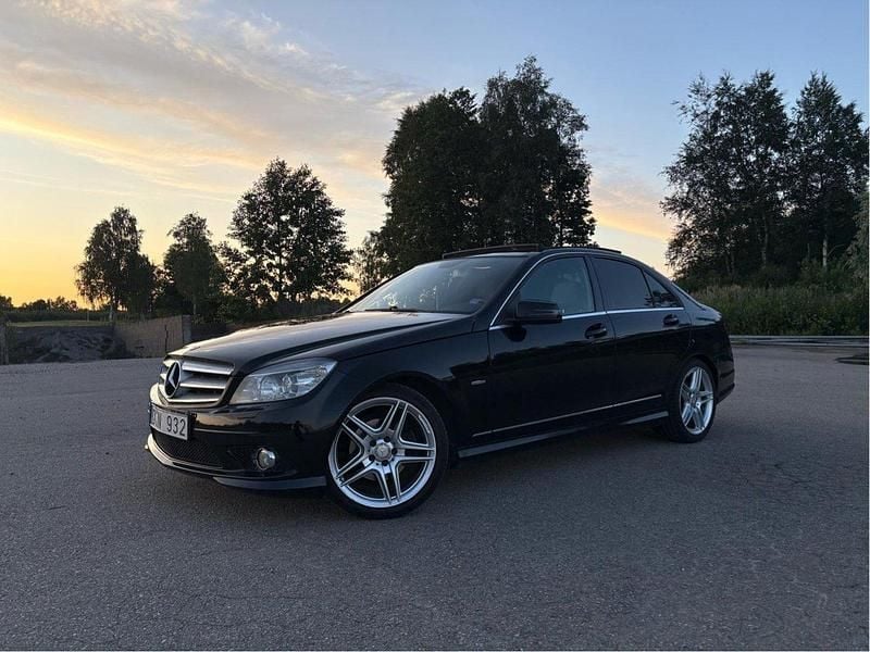 Svart Begagnad 2011 Mercedes C180 AMG Sedan | 95 000 kr (Marknadspris) - Bild 1/4