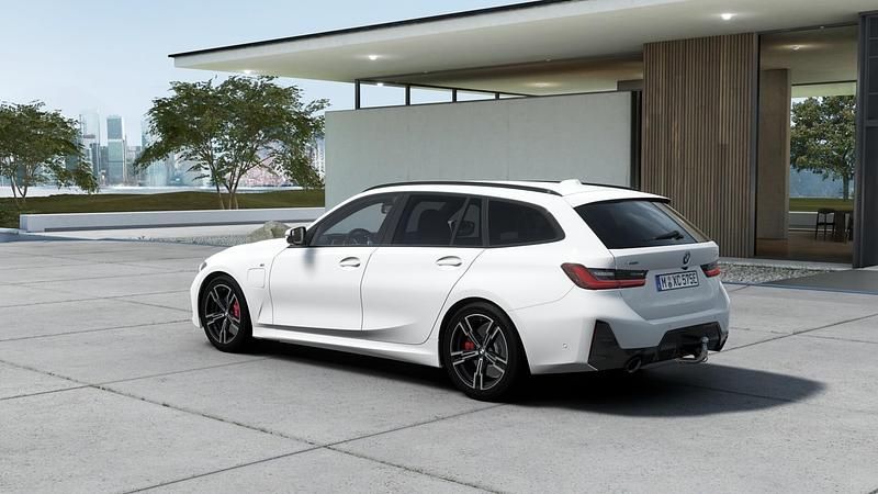 Ny BMW 330 M Sport 2026 Vit Kombi