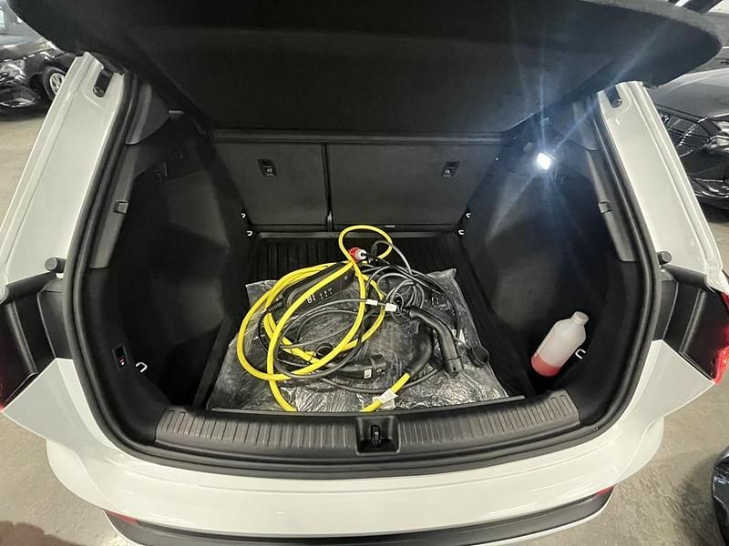 Begagnad Audi Q4 e-tron Proline 220 kW (300 HK) 2023 Glaciärvit metallic SUV