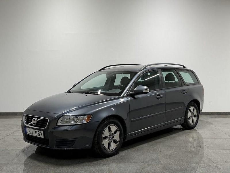 Grå Begagnad 2011 Volvo V50 Kombi | 39 900 kr (Marknadspris) - Bild 1/4