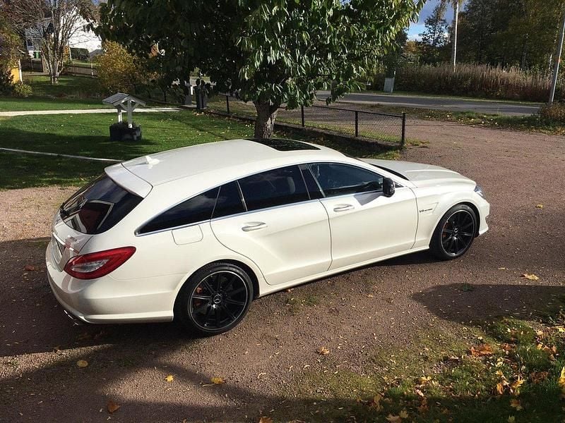 Vit Begagnad 2013 Mercedes CLS63 AMG Shooting Brake AMG Kombi | 395 000 kr - Bild 1/4
