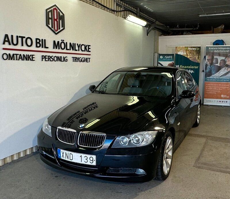 Svart Begagnad 2006 BMW 325 Advantage Sedan | 49 900 kr (Marknadspris) - Bild 1/4