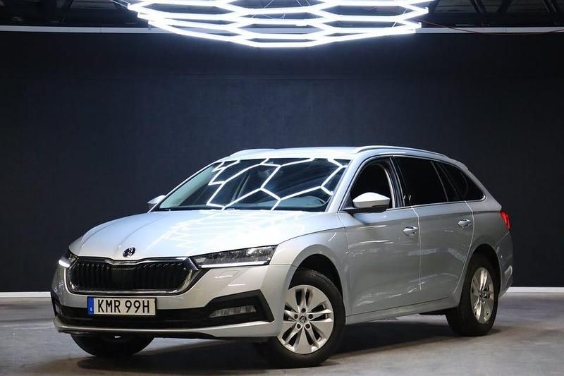 Grå Begagnad 2022 Skoda Octavia Ambition Kombi | 259 900 kr (Bra pris) - Bild 1/4