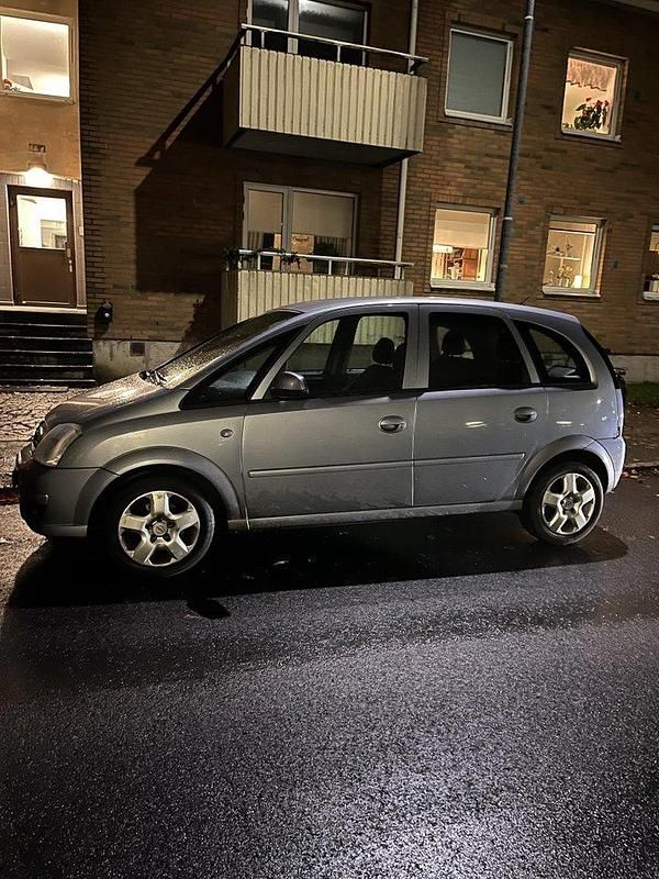 Grå Begagnad 2006 Opel Meriva Minibuss | 16 500 kr (Bra pris) - Bild 1/4