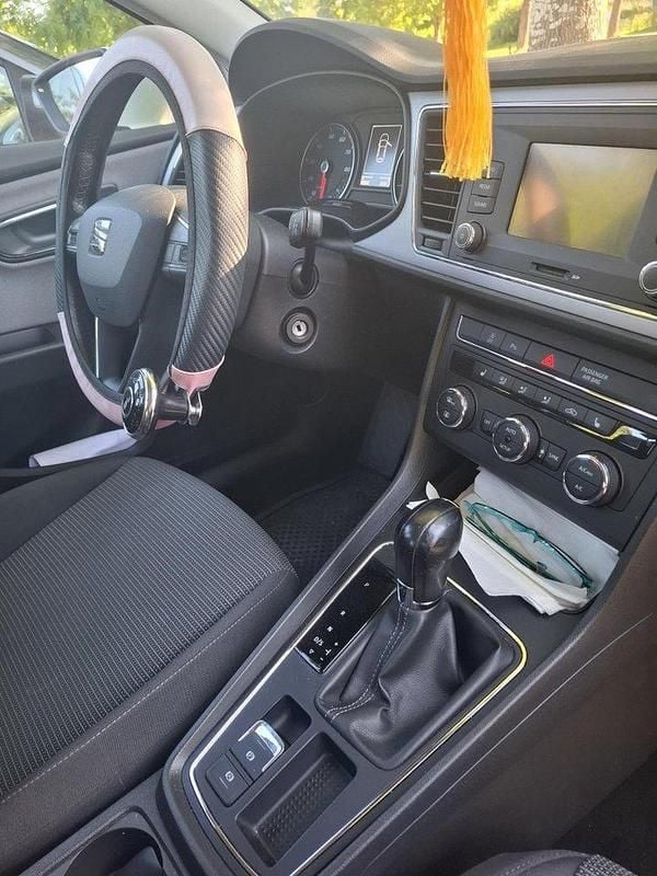 Vit Begagnad 2017 Seat Leon Ecomotive Halvkombi | 150 000 kr (Marknadspris) - Bild 1/4