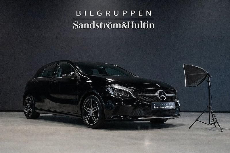 Begagnad Mercedes A180 Urban 122 HK (89 kW) 2017 Nattsvart Halvkombi