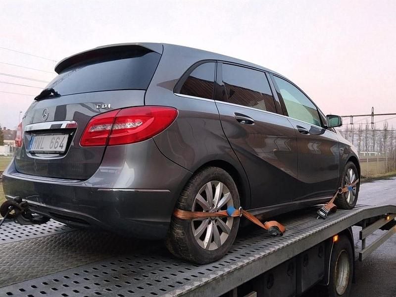 Begagnad Mercedes B200 136 HK (100 kW) 2012 Mörkgrå Minibuss