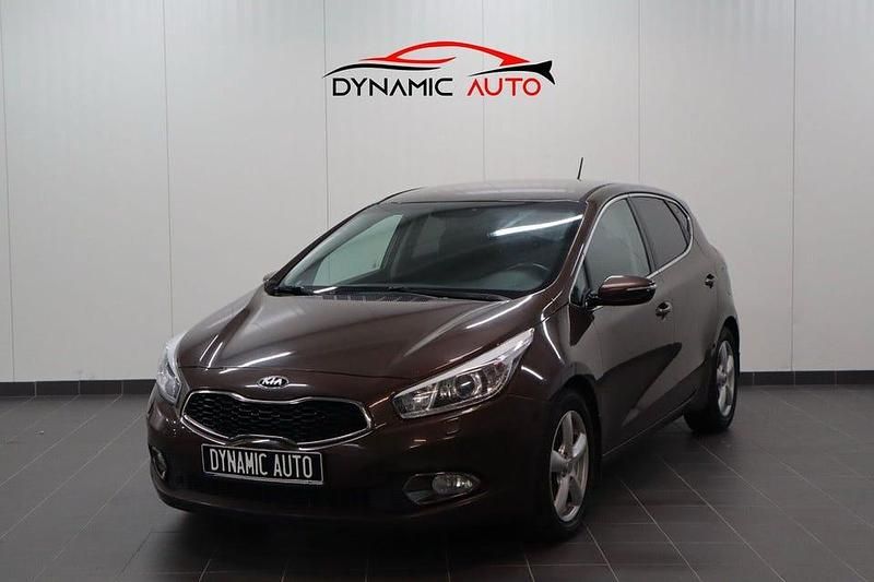 Brun Begagnad 2012 Kia Ceed Comfort Halvkombi | 79 900 kr (Dyr) - Bild 1/4