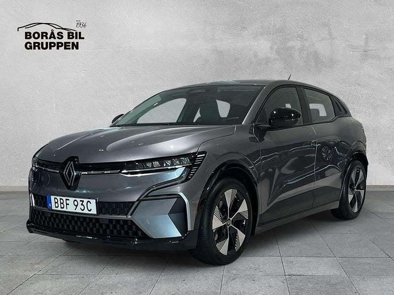 Grå Begagnad 2023 Renault Mégane Equilibre Halvkombi | 279 000 kr (Superpris) - Bild 1/4
