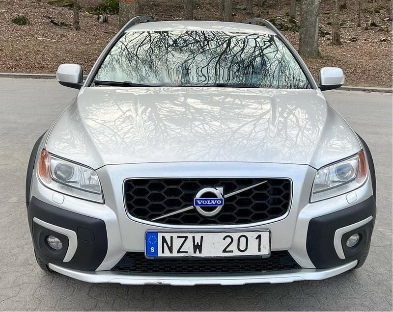 Silver Begagnad 2014 Volvo XC70 Momentum SUV | 119 000 kr (Lite dyr) - Bild 1/4