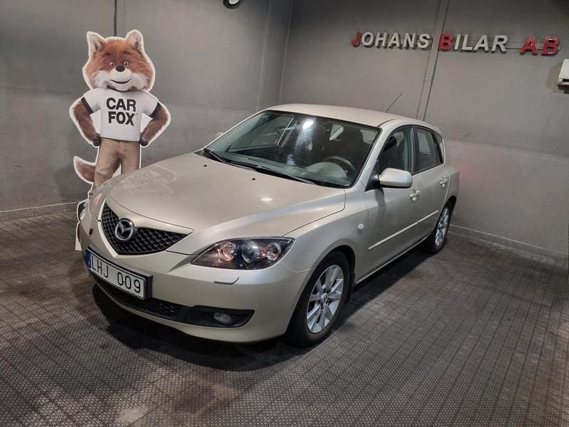 Grå Begagnad 2006 Mazda 3 Inclusive Halvkombi | 29 900 kr (Lite dyr) - Bild 1/4