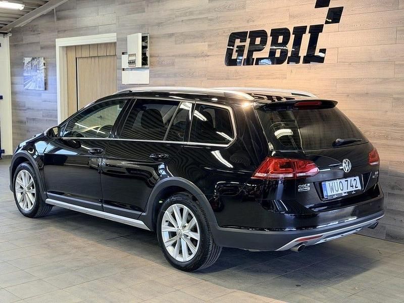 Begagnad VW Golf Alltrack 180 HK (132 kW) 2016 Svart Kombi