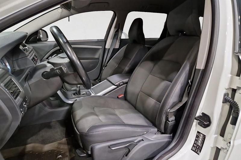 Begagnad Volvo V70 Kinetic 116 HK (85 kW) 2013 Vit Kombi