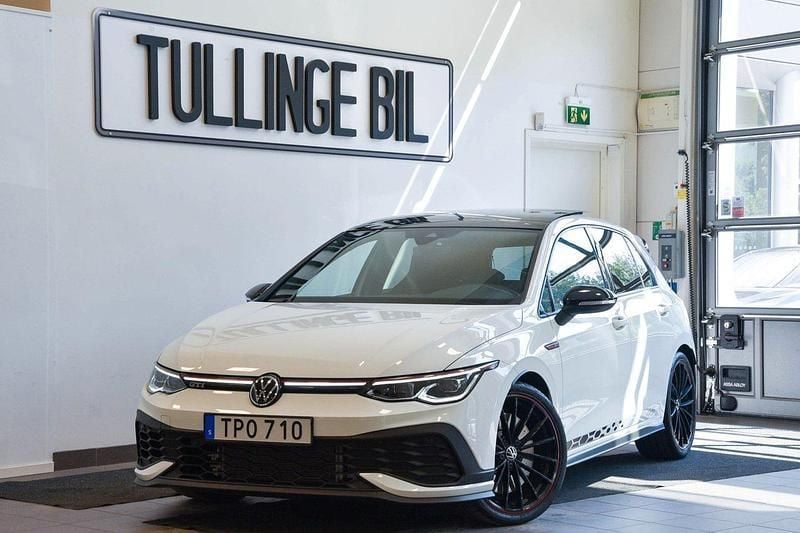 Vit Begagnad 2022 VW Golf VIII GTI Clubsport Halvkombi | 399 900 kr (Marknadspris) - Bild 1/4