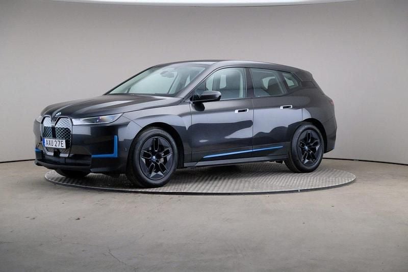 Grå Begagnad 2022 BMW iX SUV | 575 000 kr (Bra pris) - Bild 1/4