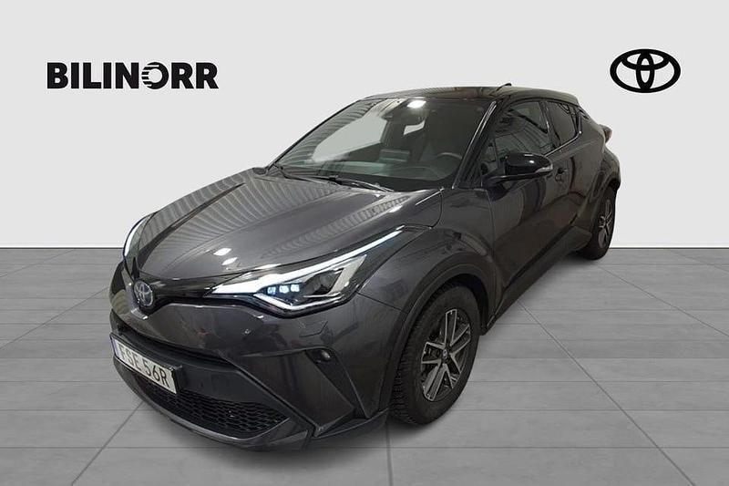 Grå Begagnad 2023 Toyota C-HR Edition SUV | 289 900 kr (Marknadspris) - Bild 1/4
