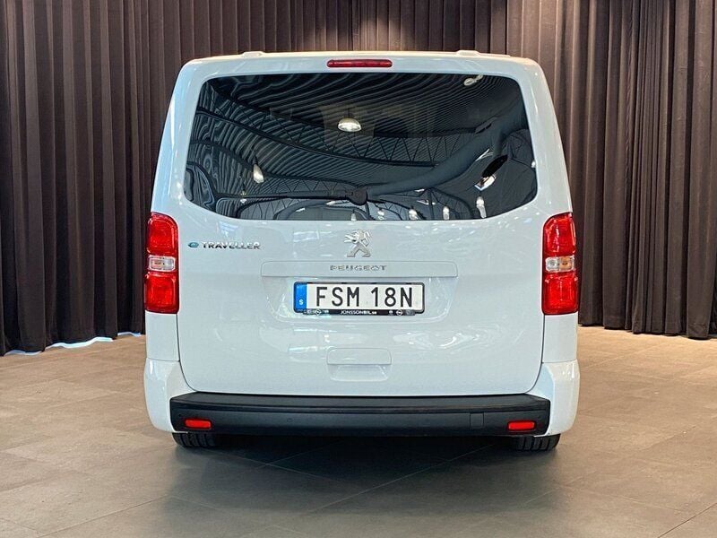 Begagnad Peugeot e-Traveller Business-Line 100 kW (136 HK) 2023 Vit Minibuss