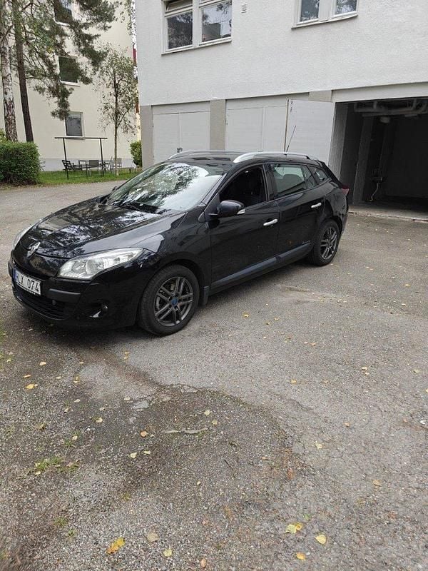 Svart Begagnad 2012 Renault Mégane GrandTour Kombi | 42 000 kr (Marknadspris) - Bild 1/4