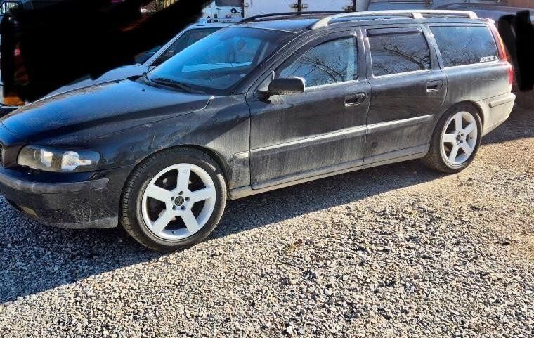 Svart Begagnad 2004 Volvo V70 Business Edition Kombi | 25 000 kr (Marknadspris) - Bild 1/1