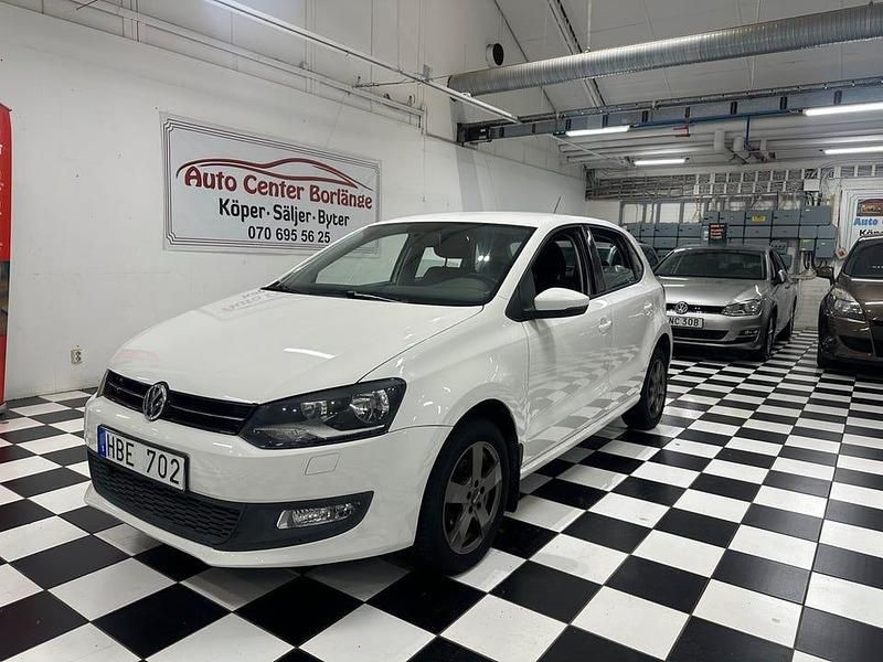 Vit Begagnad 2013 VW Polo Halvkombi | 99 000 kr (Lite dyr) - Bild 1/4