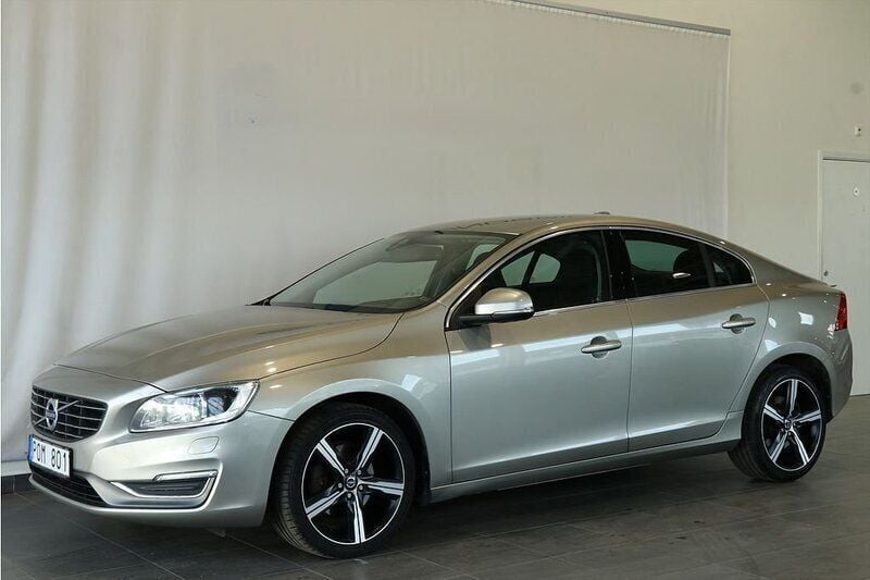 Ljusbrun Begagnad 2013 Volvo S60 Momentum Sedan | 119 900 kr (Marknadspris) - Bild 1/4