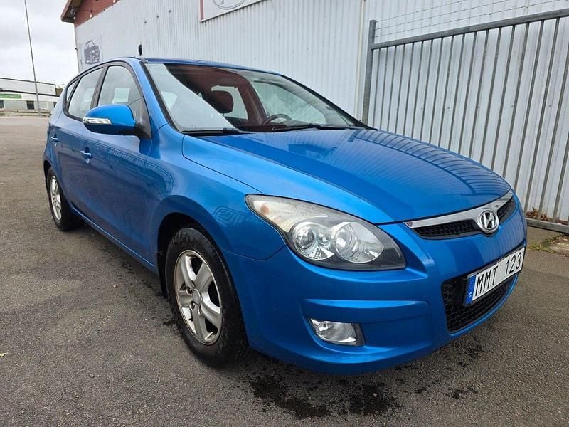Blå Begagnad 2010 Hyundai i30 Halvkombi | 39 900 kr (Marknadspris) - Bild 1/4