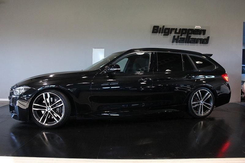 Svart Begagnad 2017 BMW 340 M Sport Kombi | 319 900 kr (Marknadspris) - Bild 1/4