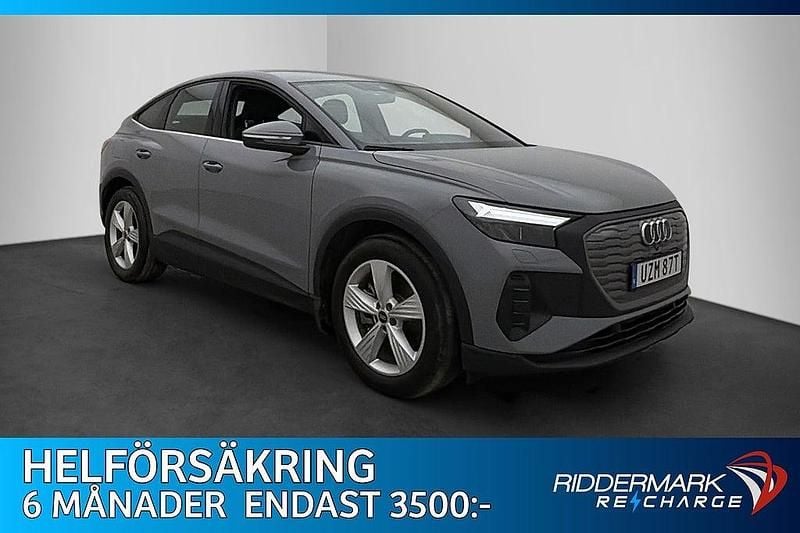 Grå Begagnad 2022 Audi Q4 Sportback e-tron SUV | 349 800 kr (Bra pris) - Bild 1/3