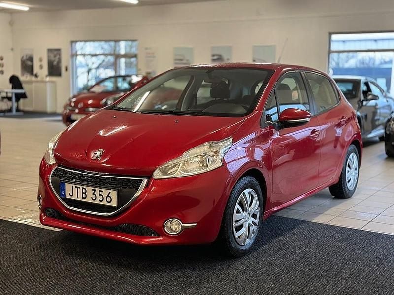 Begagnad Peugeot 208 82 HK (60 kW) 2015 Röd Halvkombi