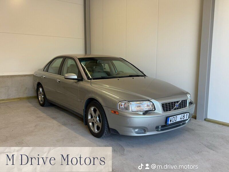 Silver Begagnad 2004 Volvo S80 Sedan | 24 900 kr (Marknadspris) - Bild 1/4