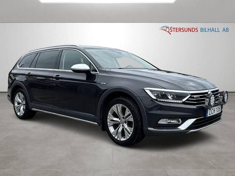 Mörkgrå (grå) Begagnad 2018 VW Passat Alltrack Kombi | 154 900 kr (Marknadspris) - Bild 1/4