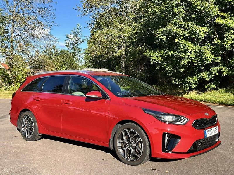 Röd Begagnad 2019 Kia Ceed Sportswagon GT-Line Kombi | 195 000 kr (Marknadspris) - Bild 1/4