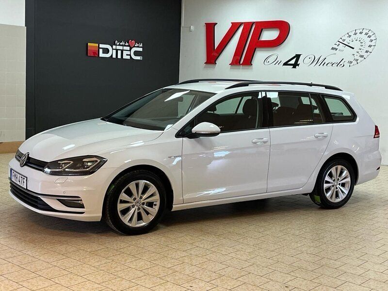 Vit Begagnad 2020 VW Golf VIII Kombi | 188 800 kr (Marknadspris) - Bild 1/4