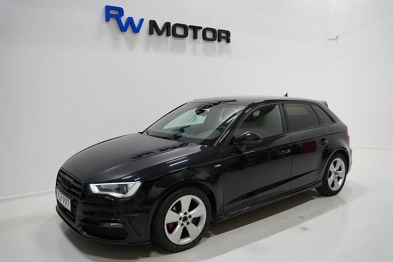 Svart Begagnad 2014 Audi A3 Sportback S-Line Halvkombi | 144 900 kr (Marknadspris) - Bild 1/4