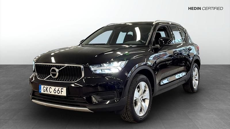 Svart Begagnad 2020 Volvo XC40 Momentum SUV | 269 900 kr (Marknadspris) - Bild 1/4