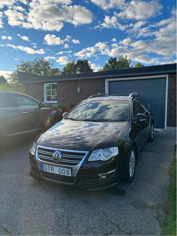 Svart Begagnad 2008 VW Passat R-line Kombi | 11 000 kr (Superpris) - Bild 1/4