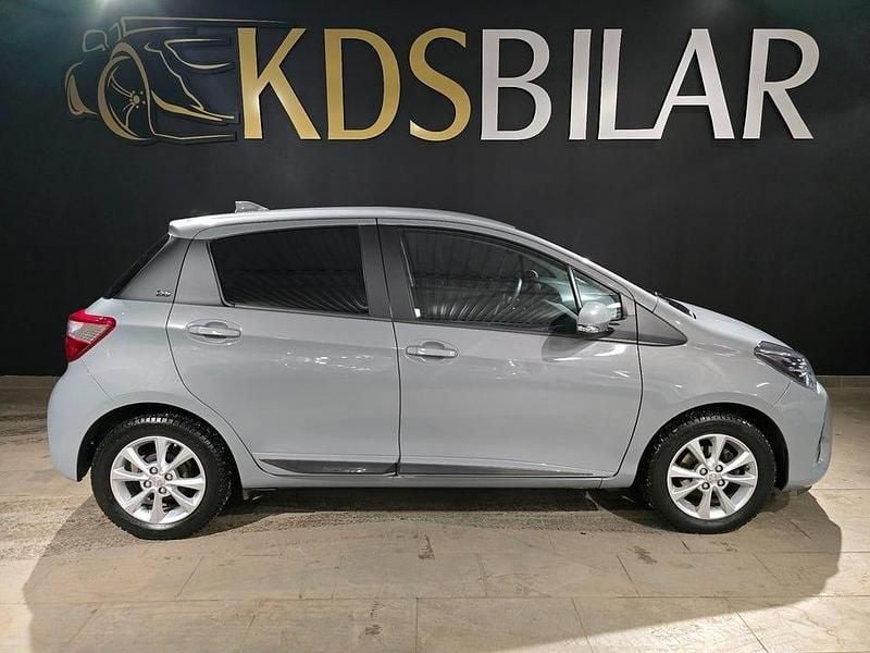 Begagnad Toyota Yaris Active 112 HK (82 kW) 2019 Grå Halvkombi