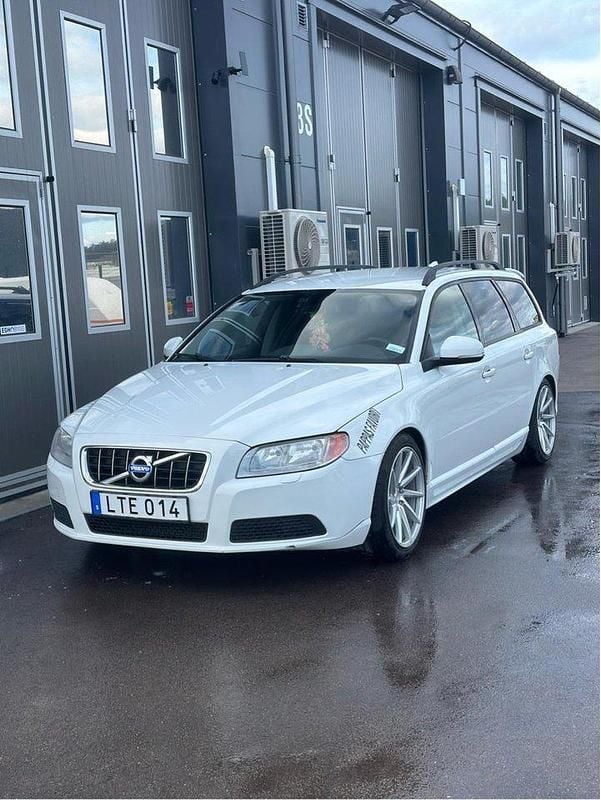 Vit Begagnad 2012 Volvo V70 Drive Kinetic Kombi | 80 000 kr (Marknadspris) - Bild 1/4