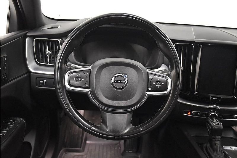 Begagnad Volvo XC60 Momentum 190 HK (139 kW) 2018 Svart SUV