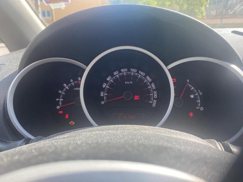 Silver Begagnad 2012 Kia Venga Comfort Halvkombi | 28 000 kr (Bra pris) - Bild 1/4