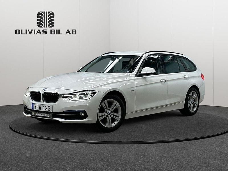 Vit Begagnad 2017 BMW 320 Sport Line Kombi | 189 400 kr (Bra pris) - Bild 1/4